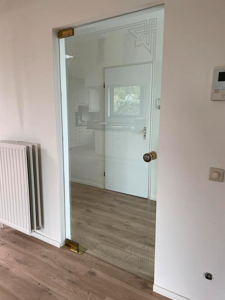 Glazen, pivoterende deur met goudkleurig beslag, Huis en Inrichting, Woonaccessoires | Spiegels, Gebruikt, 75 tot 100 cm, 200 cm of meer