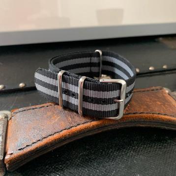 24 mm zwarte en grijze nylon NATO-band beschikbaar voor biedingen