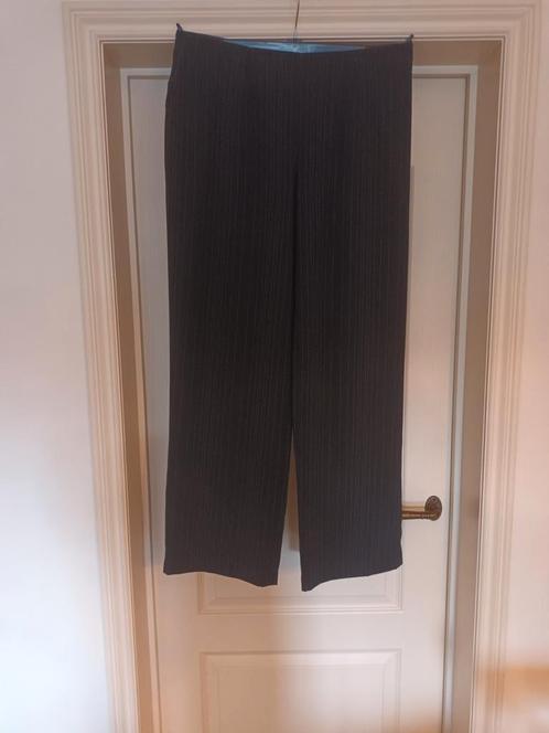 Zwarte wijde broek met fijne krijtstreep van het merk atmos, Kleding | Dames, Broeken en Pantalons, Zo goed als nieuw, Maat 46/48 (XL) of groter