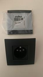 Niko mat intens antraciet stopcontacten, Doe-het-zelf en Bouw, Ophalen of Verzenden, Nieuw, Stopcontact