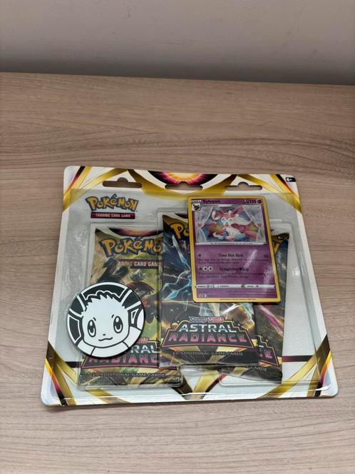 Astral Radiance: Sylveon 3-Pack Blister pokemon, Hobby en Vrije tijd, Verzamelkaartspellen | Pokémon, Ophalen of Verzenden