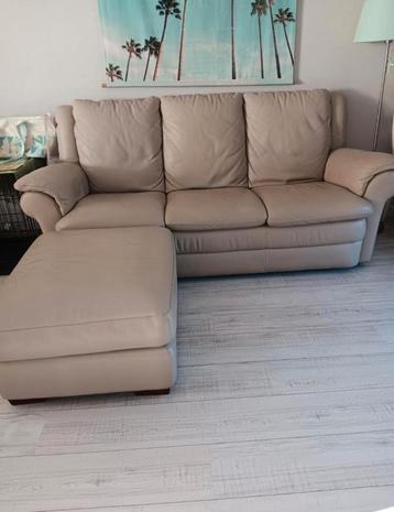 Driezit met poef in echt leder Natuzzi beschikbaar voor biedingen