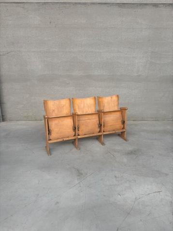 Vintage theater bank  beschikbaar voor biedingen