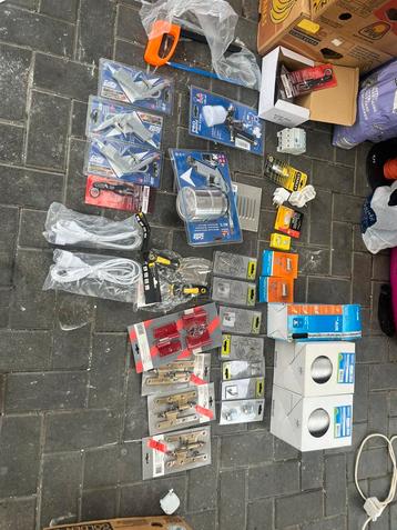 Werkmateriaal weg is weg. 25 euri alles nieuw beschikbaar voor biedingen