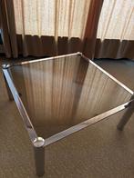 Glazen salontafel, Enlèvement, Carré