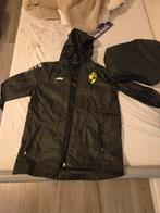 2 NIEUWE regenjassen van SK. Lierse te koop. Maat 140., Ophalen, Zwart, Nieuw, Jaco