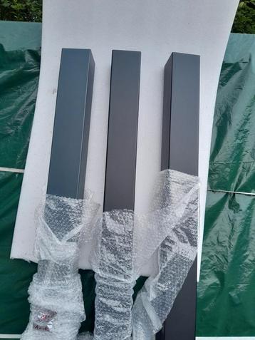 Poteau  tube  gris anthracite 7016. beschikbaar voor biedingen