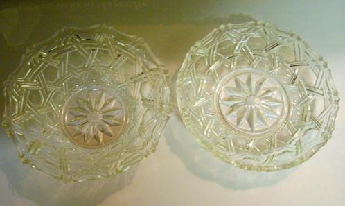 nieuw glazen schaaltje met schoteltje - perfecte staat, Huis en Inrichting, Keuken | Servies, Nieuw, Schaal of Schalen, Effen