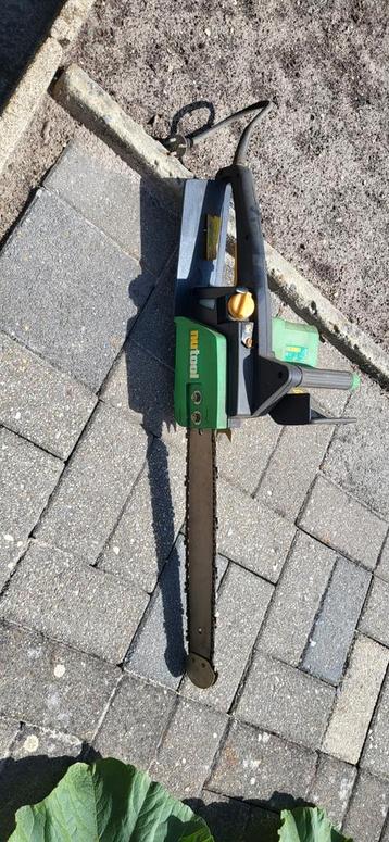 Electrische ketting zaag, nauwelijks gebruikt beschikbaar voor biedingen