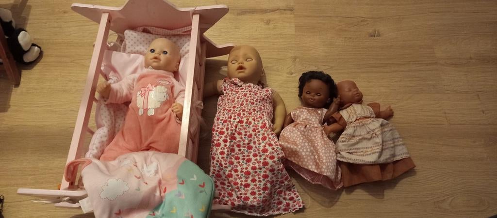 Set poppen + bedje, waaronder baby Annabelle, Ophalen of Verzenden