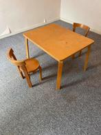Houten kindertafeltje met 2 stoelen, Kinderen en Baby's, Ophalen, Gebruikt, Tafel(s) en Stoel(en)