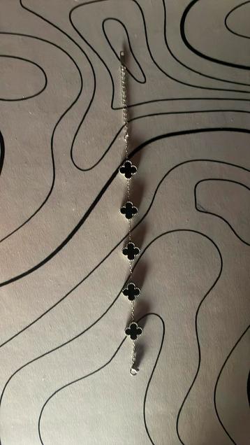 cleef armbandje beschikbaar voor biedingen