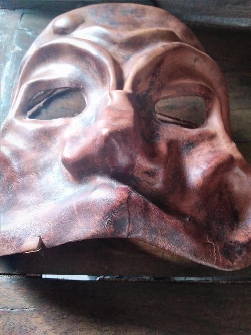Masque de théâtre Commedia dell'arte en cuir ancien Italie, Antiquités & Art, Curiosités & Brocante, Envoi