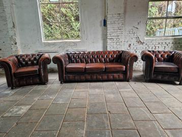 Oude Engelse chesterfield  beschikbaar voor biedingen