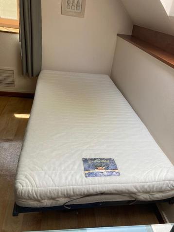 A vendre lit et matelas 1m beschikbaar voor biedingen