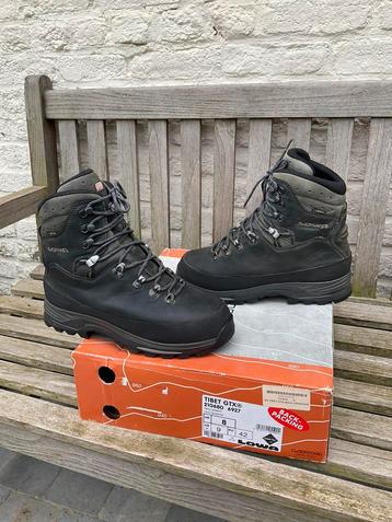 Bottines de randonnée Lowa Tibet Gtx 42 disponible aux enchères