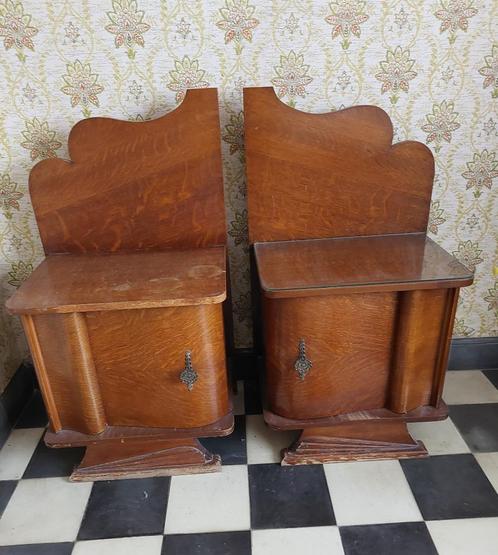 2 oude nachtkastjes met bolle deuren, Huis en Inrichting, Slaapkamer | Nachtkastjes, Gebruikt, 70 cm of meer, 45 tot 65 cm, Hout