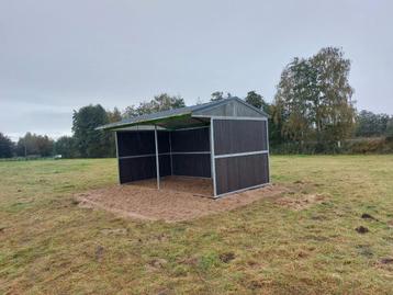Degelijke  Schuilstal buitenstallen weidestal