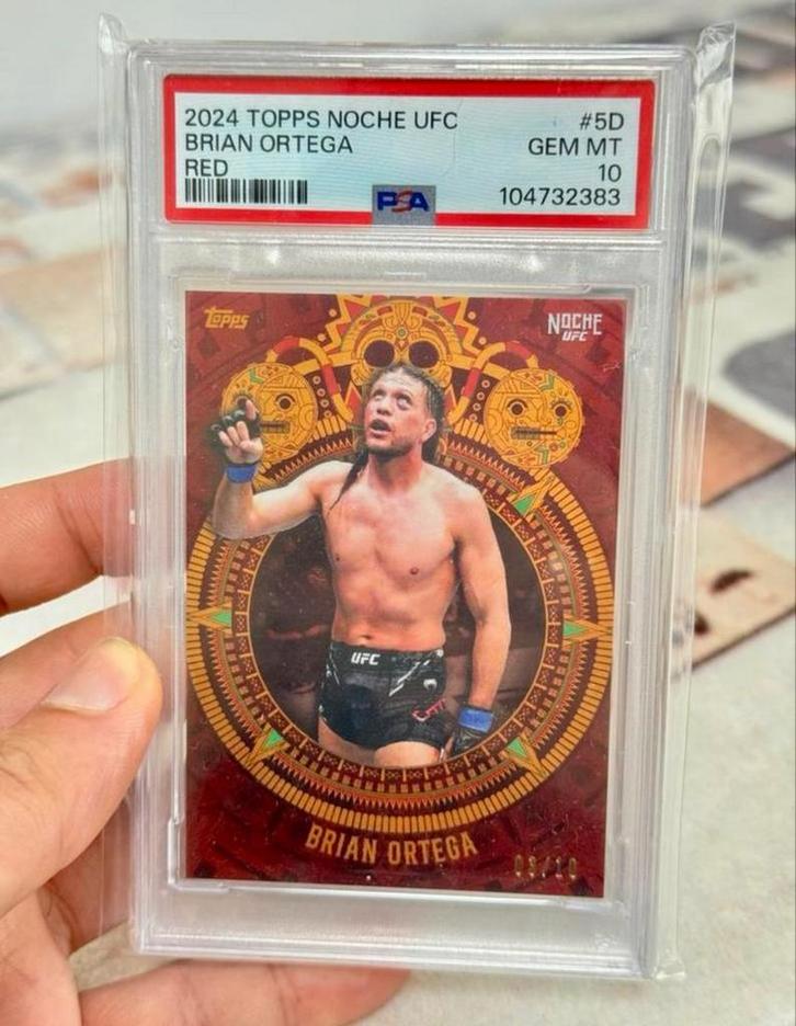 2024 TOPPS NOCHE UFC #5D BRIAN ORTEGA Red PSA-10 grade, Verzamelen, Sportartikelen en Voetbal, Nieuw, Spelerskaart, Ophalen of Verzenden