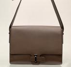 Delvaux grote tas. Nog meer Delvaux en Louis Vuitton te koop, Handtassen en Accessoires, Tassen | Damestassen, Ophalen of Verzenden