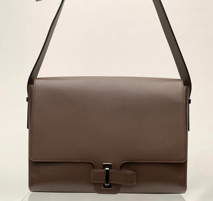 Delvaux grote tas. Nog meer Delvaux en Louis Vuitton te koop, Handtassen en Accessoires, Tassen | Damestassen, Ophalen of Verzenden