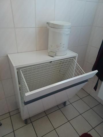 Wasmandkast beschikbaar voor biedingen