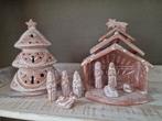 Kerststal met figuren, kerstboom en kerstballen keramiek, Ophalen, Nieuw