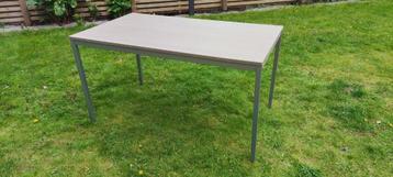 Keukentafel beschikbaar voor biedingen