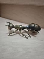 Asbak mier, Enlèvement, Comme neuf