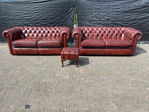 2 x 3 Chesterfield zetel roodbruin GRATIS GELEVERD, Huis en Inrichting, Zetels | Voetbanken en poefs, Leer, Ophalen of Verzenden
