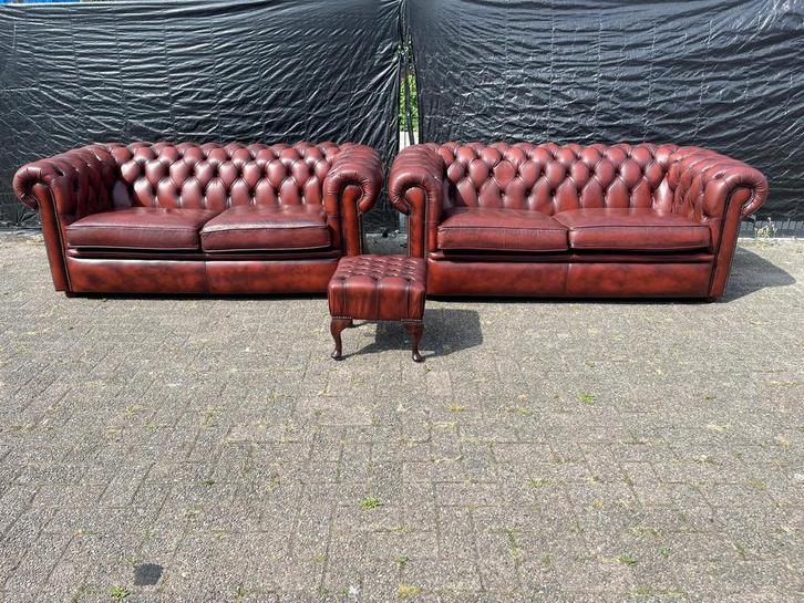 2 x 3 Chesterfield zetel roodbruin GRATIS GELEVERD, Huis en Inrichting, Zetels | Voetbanken en poefs, Leer, Ophalen of Verzenden
