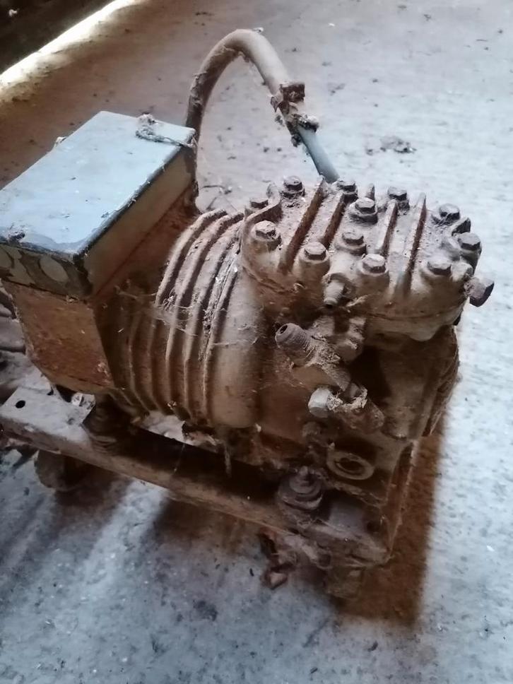 oude zuiger compressor met elektromotor, Doe-het-zelf en Bouw, Compressors, Ophalen