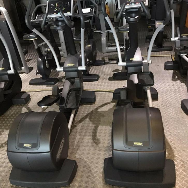 Technogym synchro Excite 500 led SP series Technogym excite, Sport en Fitness, Fitnessmaterialen, Zo goed als nieuw, Armen, Benen