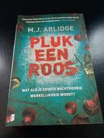 Pluk een roos, Boeken, Europa overig, Ophalen of Verzenden, Zo goed als nieuw, M J Arlidge / Robert Bryndza