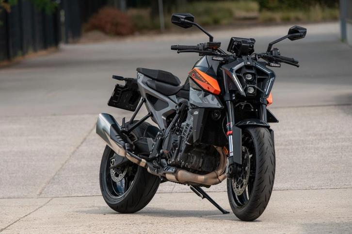Directiemotor KTM 990 Duke (04/2025) – 3.995 km – TECH PACK, Motoren, Motoren | KTM, Bedrijf, Naked bike, meer dan 35 kW, 2 cilinders