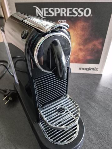 Nespresso koffiemachine, Neuf, Réservoir d'eau amovible, Enlèvement ou Envoi, Dosettes et capsules de café