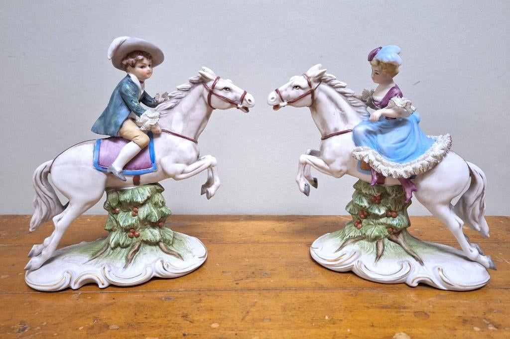 Koppel porseleinen beeldjes paard met ruiter, Collections, Statues & Figurines, Comme neuf, Autres types, Enlèvement