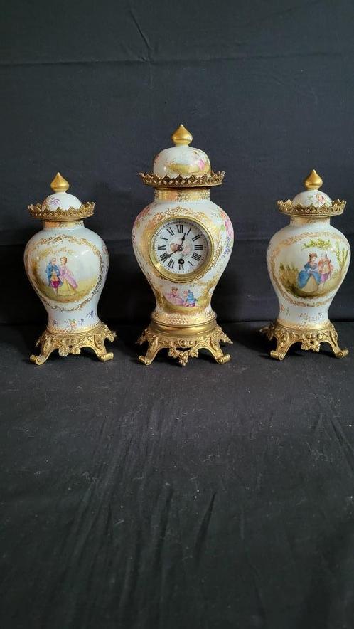 (27) Antieke Franse Bronzen Mini Vaaspendule + bijzetters, Antiek en Kunst, Antiek | Klokken, Ophalen of Verzenden