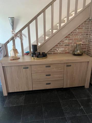 Kwalitatieve houten kast – als nieuw! beschikbaar voor biedingen