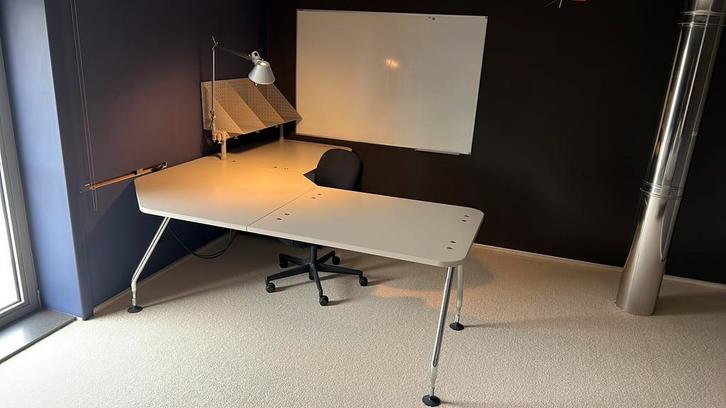 Bureau Hoek Vitra (Moet snel weg!), Huis en Inrichting, Bureaus, Zo goed als nieuw, Bureau, Ophalen
