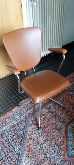 Retro bureaustoel, Ophalen