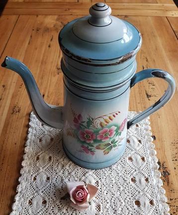 Antieke Frans blauwe emaille koffiepot / cafetière, bloemen beschikbaar voor biedingen