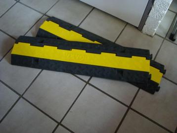 Nieuw: MTE Kabelbrug kunststof 2 x 32 mm doorvoer 20241021, Muziek en Instrumenten, Instrumenten | Toebehoren, Ophalen of Verzenden