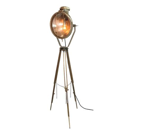 roestig oude lamp op statief driepoot lamp vintage industrie, Huis en Inrichting, Lampen | Vloerlampen, Gebruikt, 150 tot 200 cm