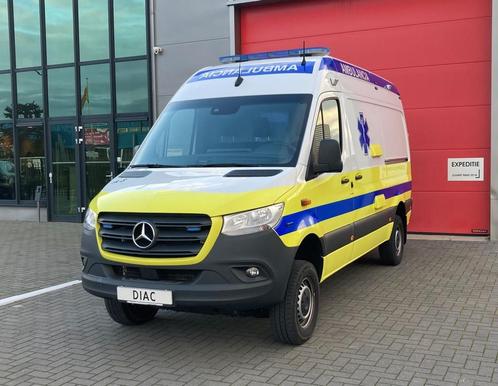 Mercedes-Benz 419 Cdi Diesel 4x4 Ambulance L2H2 Ambulance, Auto's, Bestelwagens en Lichte vracht, Bedrijf, Te koop, Mercedes-Benz