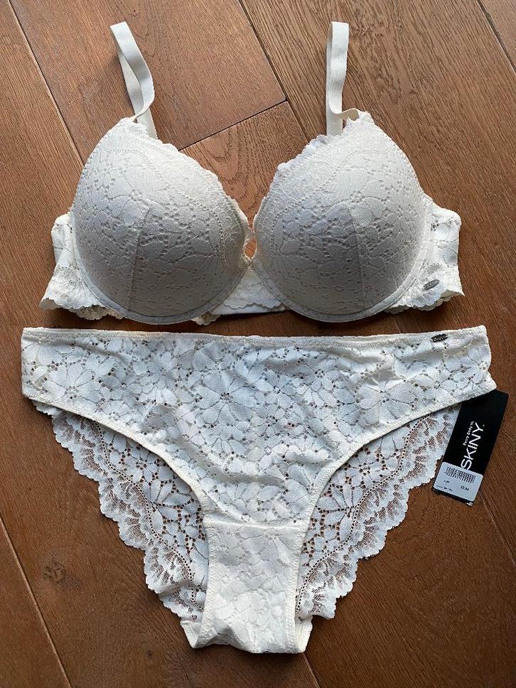 Ensemble de lingerie SKINY : soutien-gorge 85C et 2 slips 44, Vêtements | Femmes, Sous-vêtements & Lingerie, Autres types, Blanc