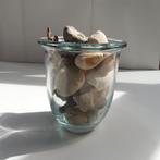 Verzameling decoratieve stenen in glazen pot., Ophalen of Verzenden