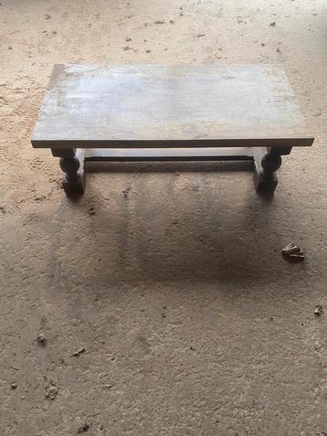 Eiken salon tafel beschikbaar voor biedingen