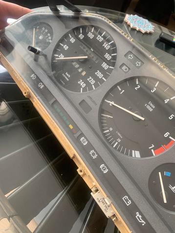 Bmw e30 325 i 6 cilinder teller in perfecte staat beschikbaar voor biedingen