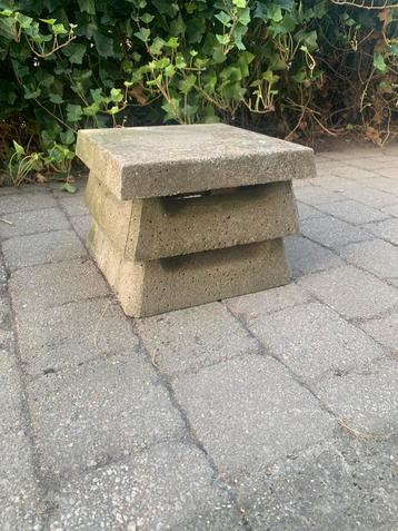 Schoorsteenkap beton. beschikbaar voor biedingen